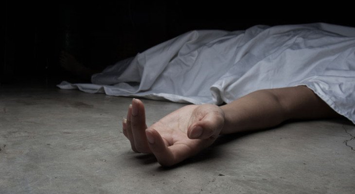 প্রেমের সম্পর্ক ছিন্ন না করায় মা-ভাইসহ পরিবারের ৫ জন মিলে তরুণীকে হত্যা